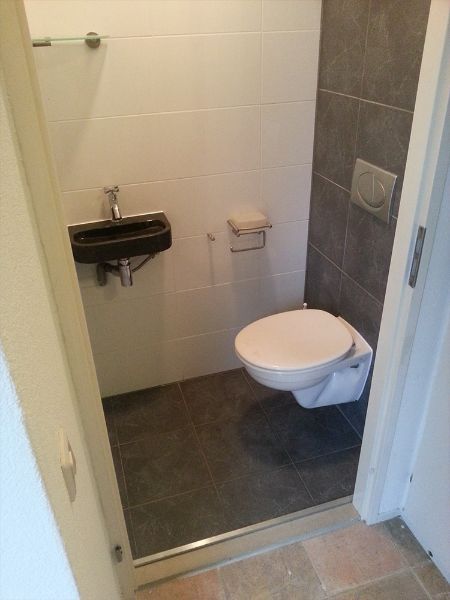 Zijaanzicht toilet